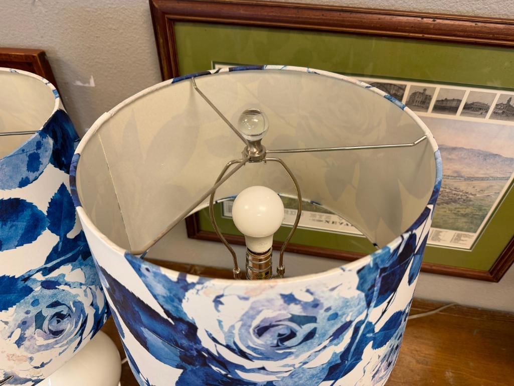 PAIR OF CONTEMPORARY MODERN BULBOUS GLASS TABLE LAMPS WITH ROUND CLEAR GLASS BASE AND FLORAL SHADES - 13