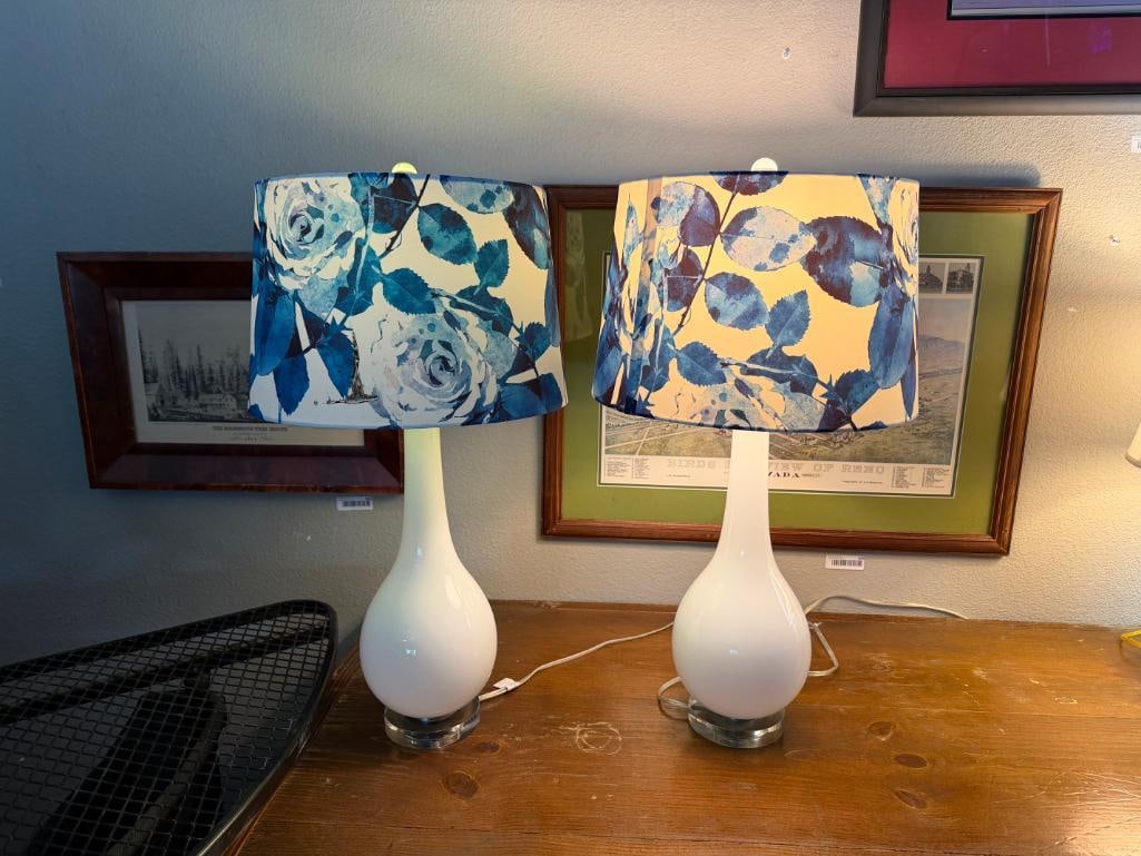 PAIR OF CONTEMPORARY MODERN BULBOUS GLASS TABLE LAMPS WITH ROUND CLEAR GLASS BASE AND FLORAL SHADES - 14