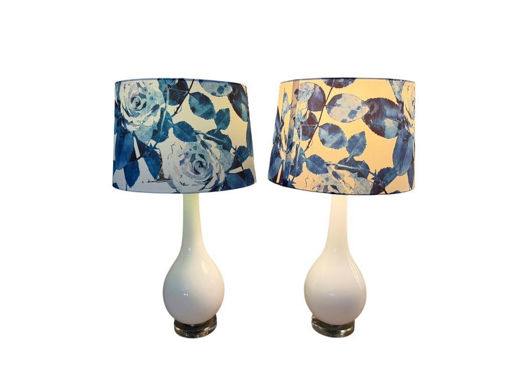 PAIR OF CONTEMPORARY MODERN BULBOUS GLASS TABLE LAMPS WITH ROUND CLEAR GLASS BASE AND FLORAL SHADES: WHITE GLASS TABLE LAMPS WITH BLUE FLORAL TEXTILE SHADES, TESTED + 27 1/2" H