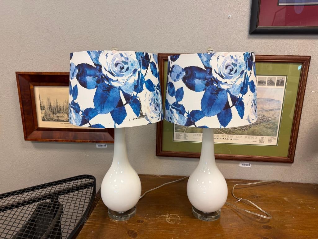 PAIR OF CONTEMPORARY MODERN BULBOUS GLASS TABLE LAMPS WITH ROUND CLEAR GLASS BASE AND FLORAL SHADES - 2