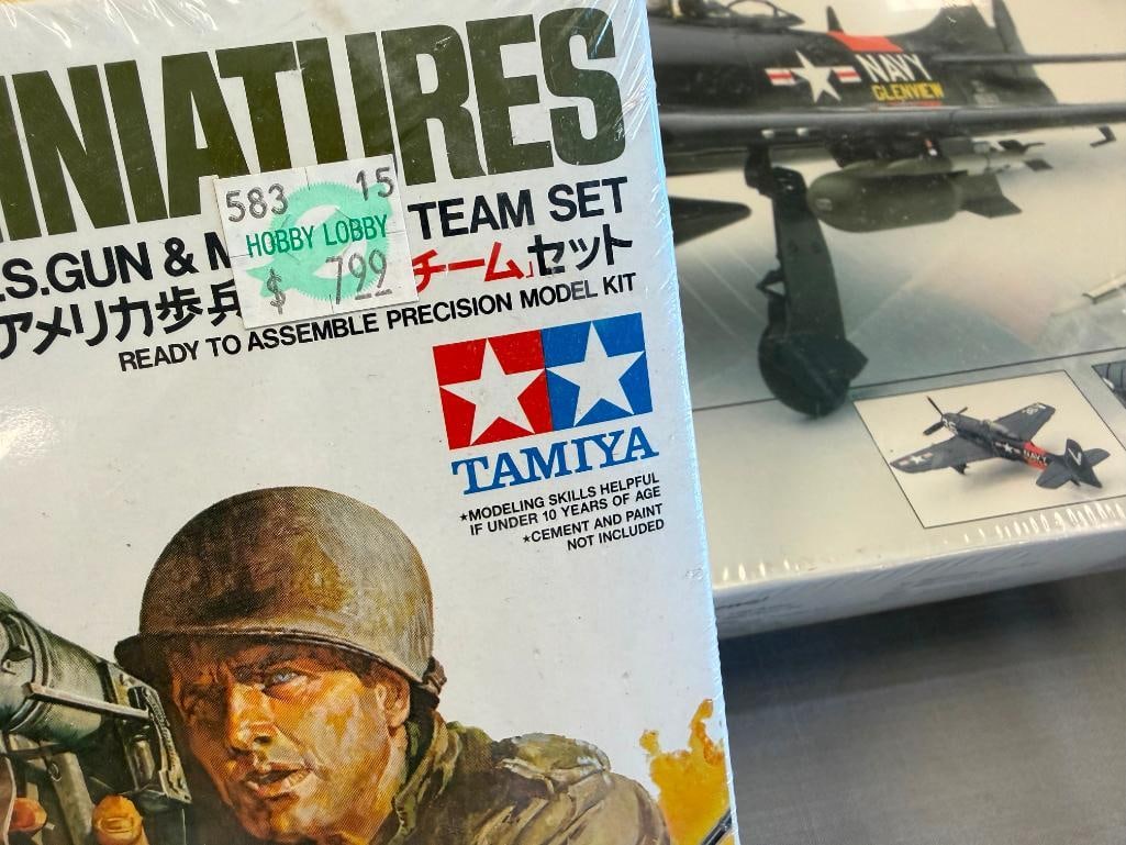 THREE MILITARY MODELS INCLUDING TAMIYA 1/35 SCALE U.S. GUN AND MORTAR TEAM SET - 4
