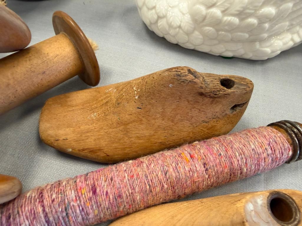 ANTIQUE INDUSTRIAL WOODEN SPOOL THREAD BOBBINS AND TWO WOODEN SHOE LASTS - 4