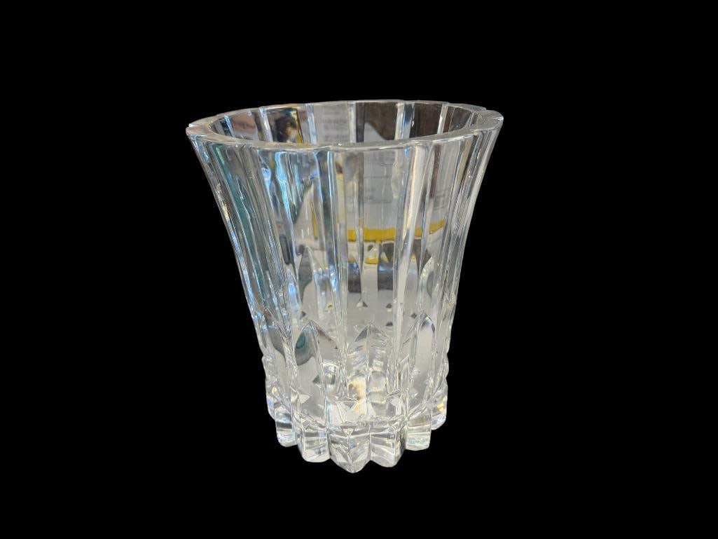 TOSCANY MUIRFIELD STYLE CRYSTAL VASE FEATURING DEEP VERTICUL CUTS AND SCALLOPED RIM (1 of 6)