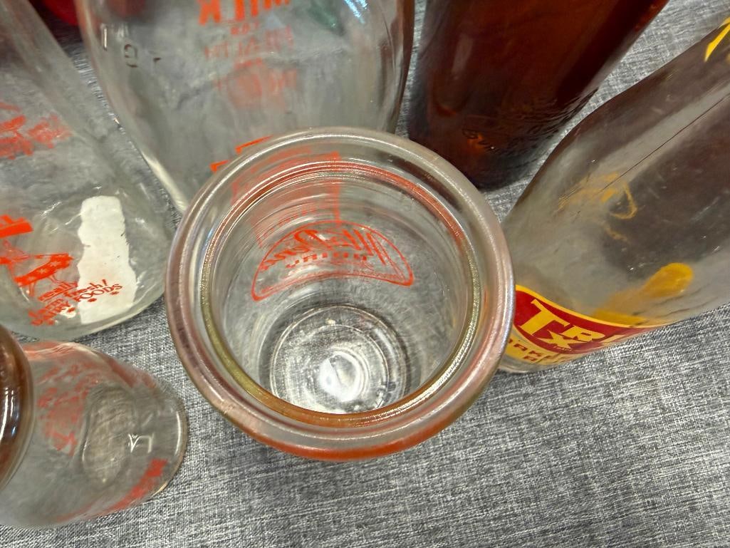 SEVEN ASSORTED ANTIQUE GLASS BOTTLES INCLUDING VALLEY DAIRY AND CRYSTAL MILK BOTTLES - 7