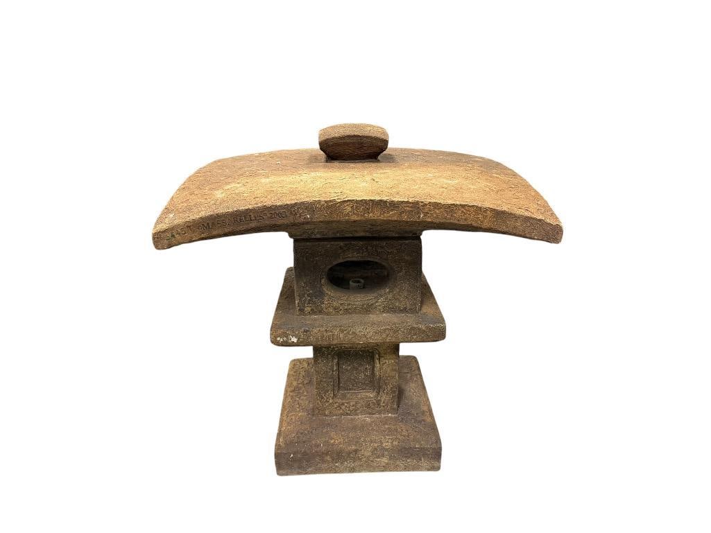 2005 MASSARELLI'S JAPANESE STYLE CEMENT YARD ART PAGODA GARDEN LANTERN (1 of 10)