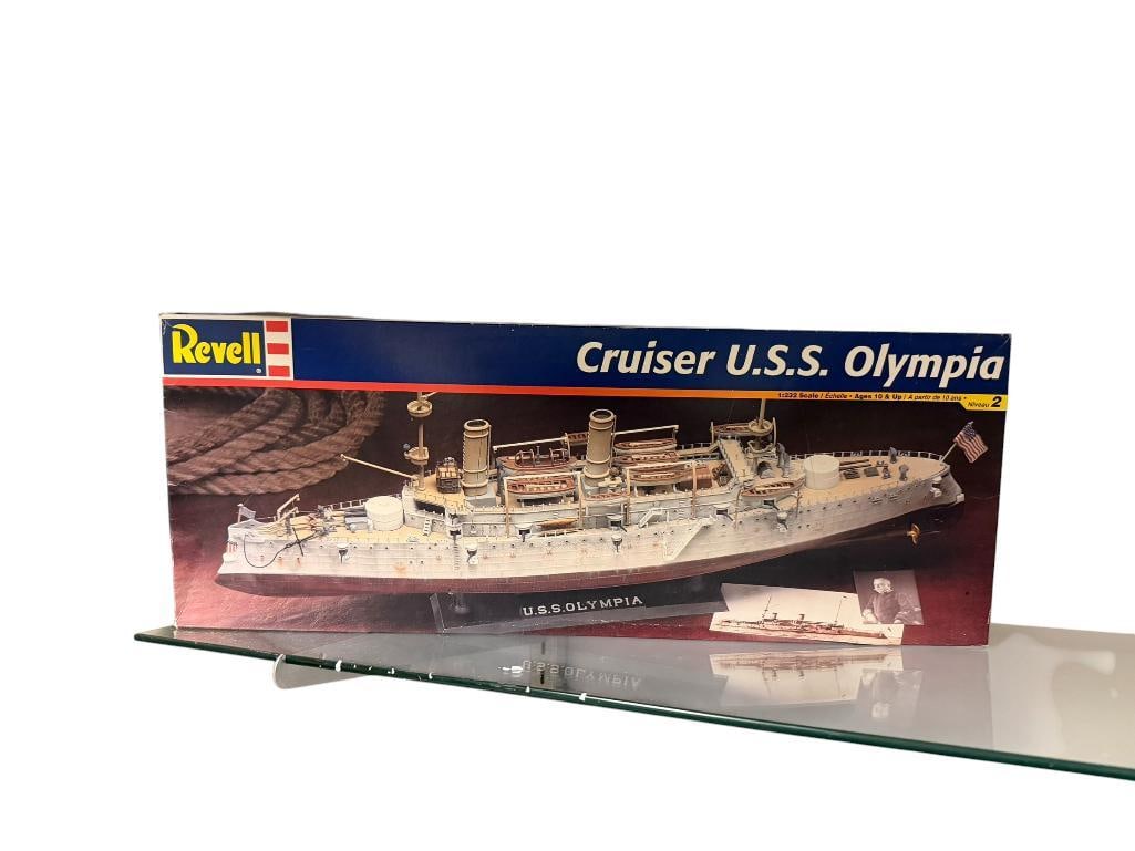 VINTAGE REVELL CRUISER U.S.S. OLYMPIA MODEL SHIP (1 of 7)