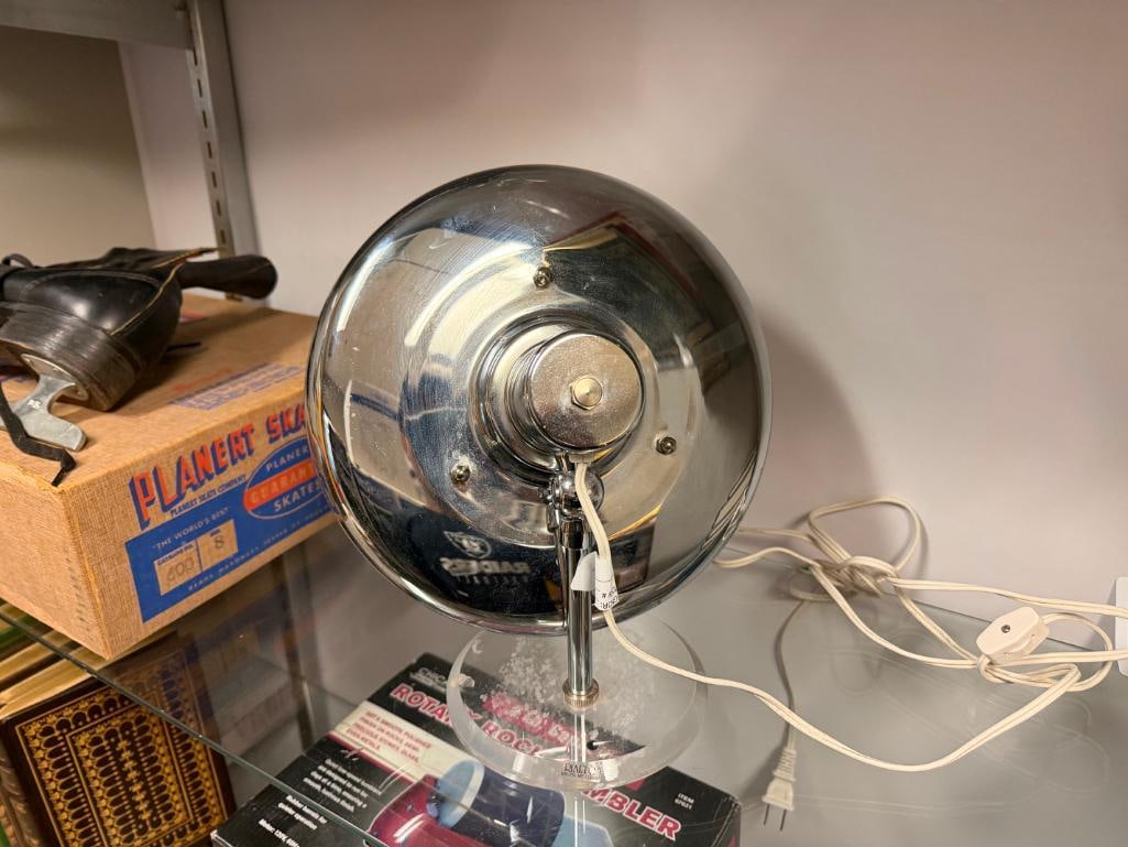 LIGHTED MAGNIFIED ELECTRIC COSMETIC MIRROR ON STAND AND CHROME BACK - 4