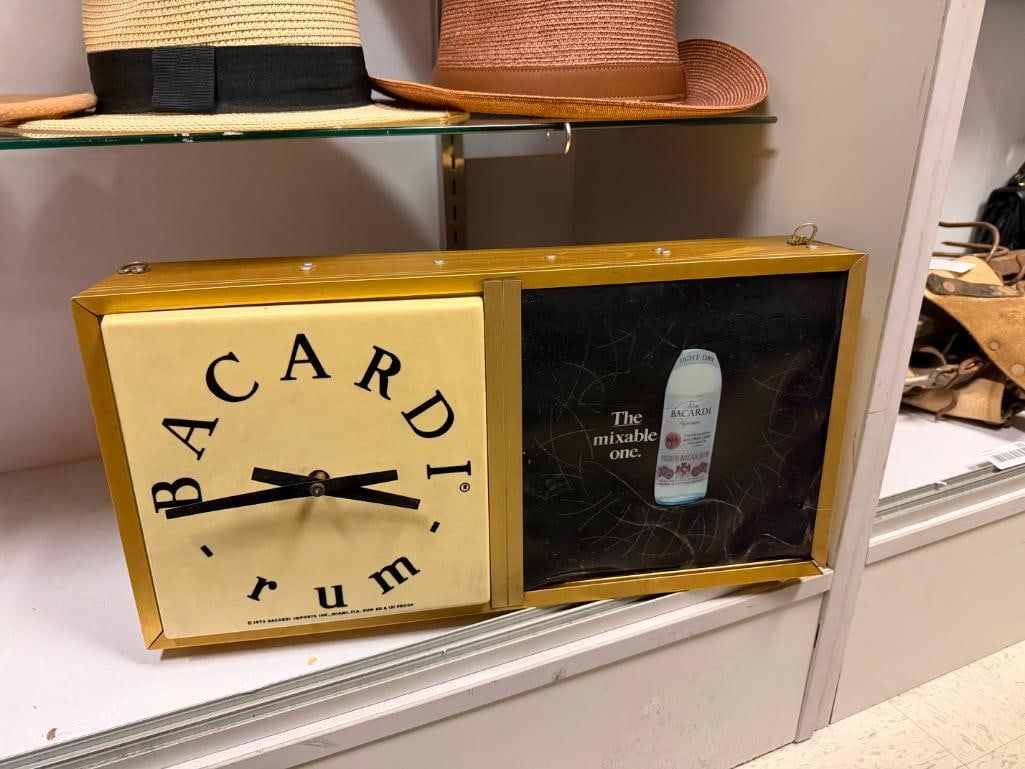 VINTAGE 1970'S BACARDI RUM LIGHTED MOTION CLOCK ADVERTISEMENT LIQUOR BAR SIGN - 2