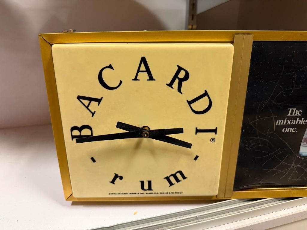 VINTAGE 1970'S BACARDI RUM LIGHTED MOTION CLOCK ADVERTISEMENT LIQUOR BAR SIGN - 3