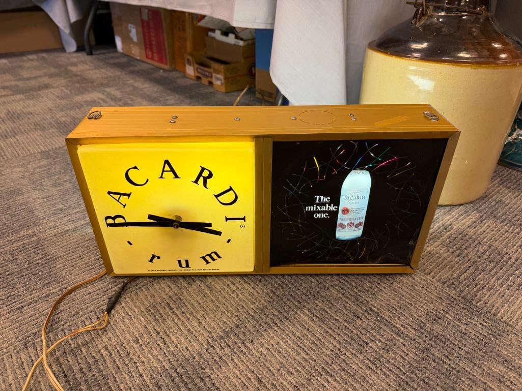 VINTAGE 1970'S BACARDI RUM LIGHTED MOTION CLOCK ADVERTISEMENT LIQUOR BAR SIGN - 7