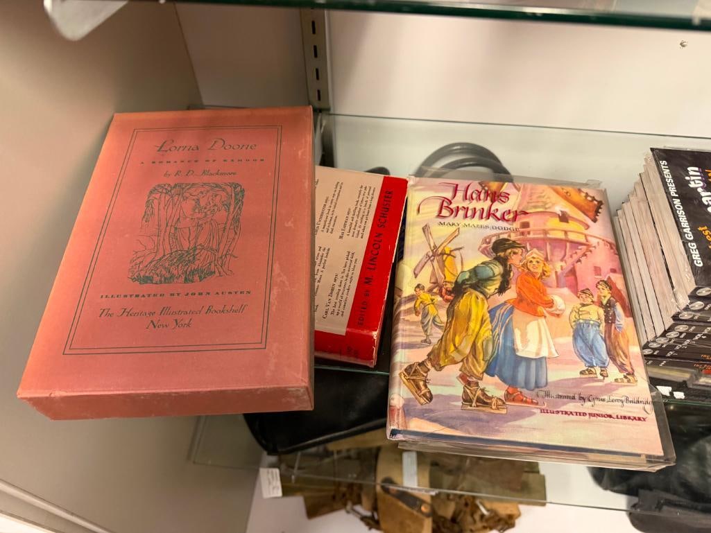 SIX VINTAGE BOOKS INCLUDING " TOM SAWYER " AND " HUCKLEBERRY FINN " ILLUSTRATED BY NORMAN ROCKWELL - 10