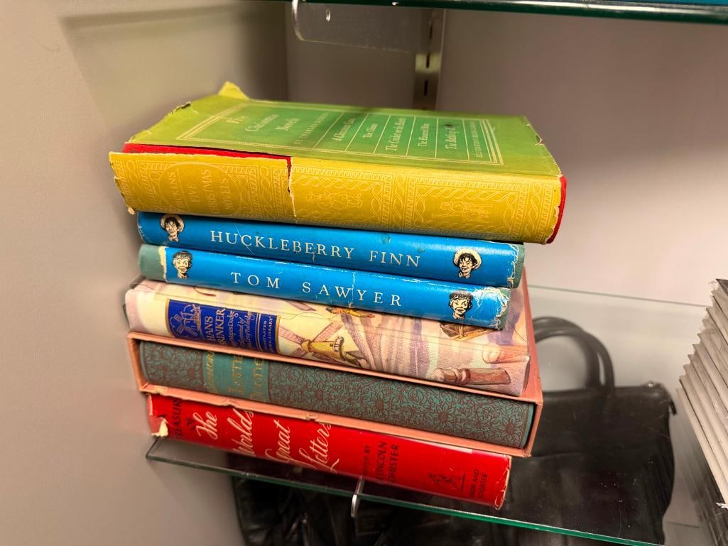 SIX VINTAGE BOOKS INCLUDING " TOM SAWYER " AND " HUCKLEBERRY FINN " ILLUSTRATED BY NORMAN ROCKWELL - 2