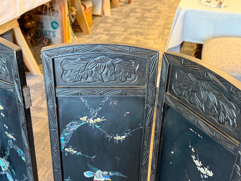 FOUR PIECE CHINESE LACQUERED WOOD ROOM DIVIDER DECORATION WITH ABALONE SHELL INLAY - 3