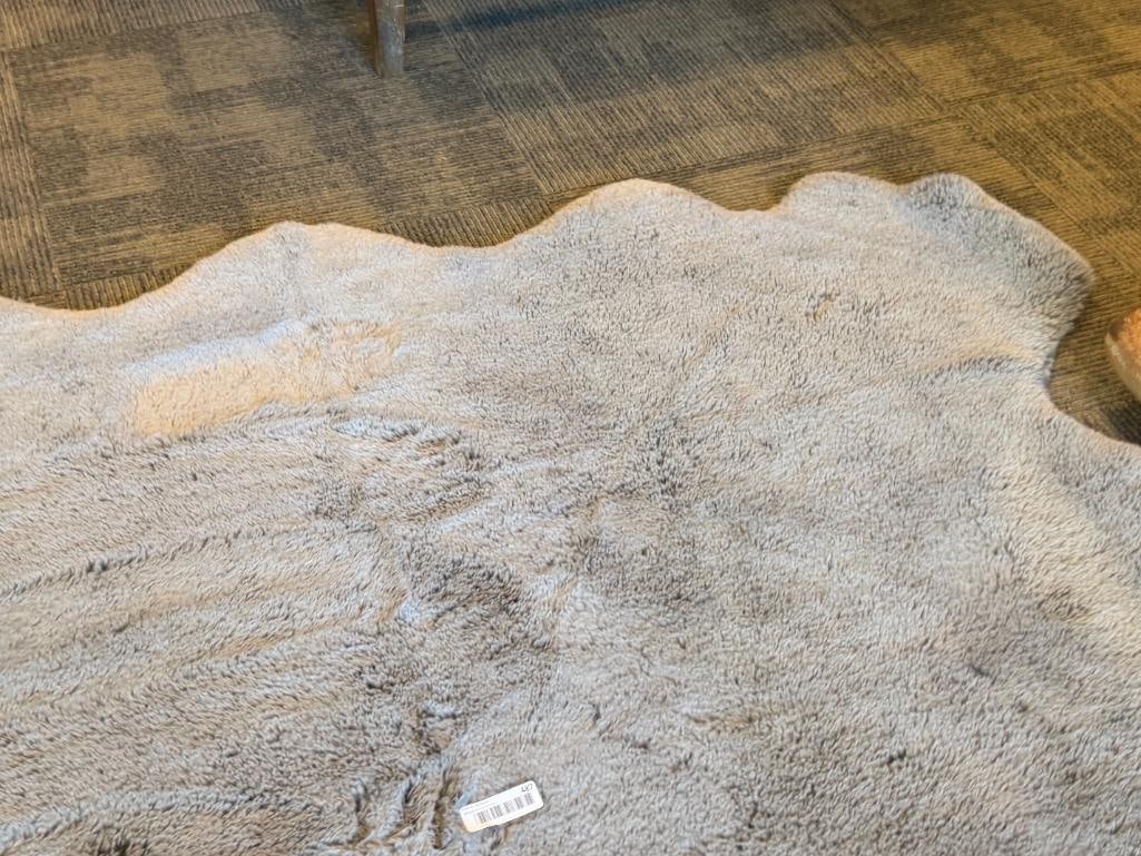 MON CHATEAU LUXURY COLLECTION FAUX GRAY FUR AREA RUG - 3
