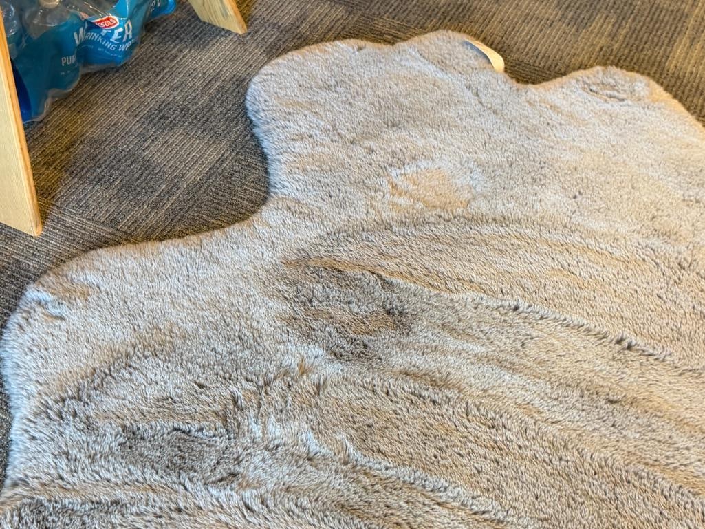MON CHATEAU LUXURY COLLECTION FAUX GRAY FUR AREA RUG - 4