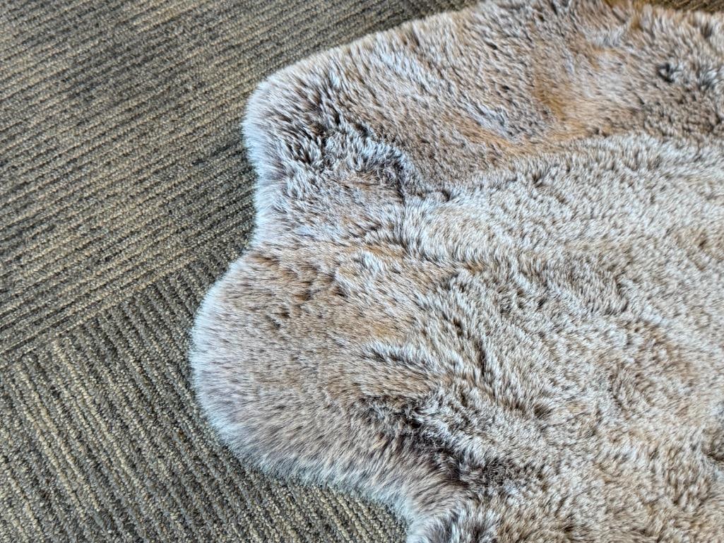 MON CHATEAU LUXURY COLLECTION FAUX GRAY FUR AREA RUG - 6