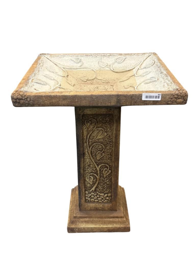 MASSARELLI CAST CONCRETE OUTDOOR / PATIO / GARDEN BIRD BATH WITH LEAF / VINE DESIGN (1 of 11)