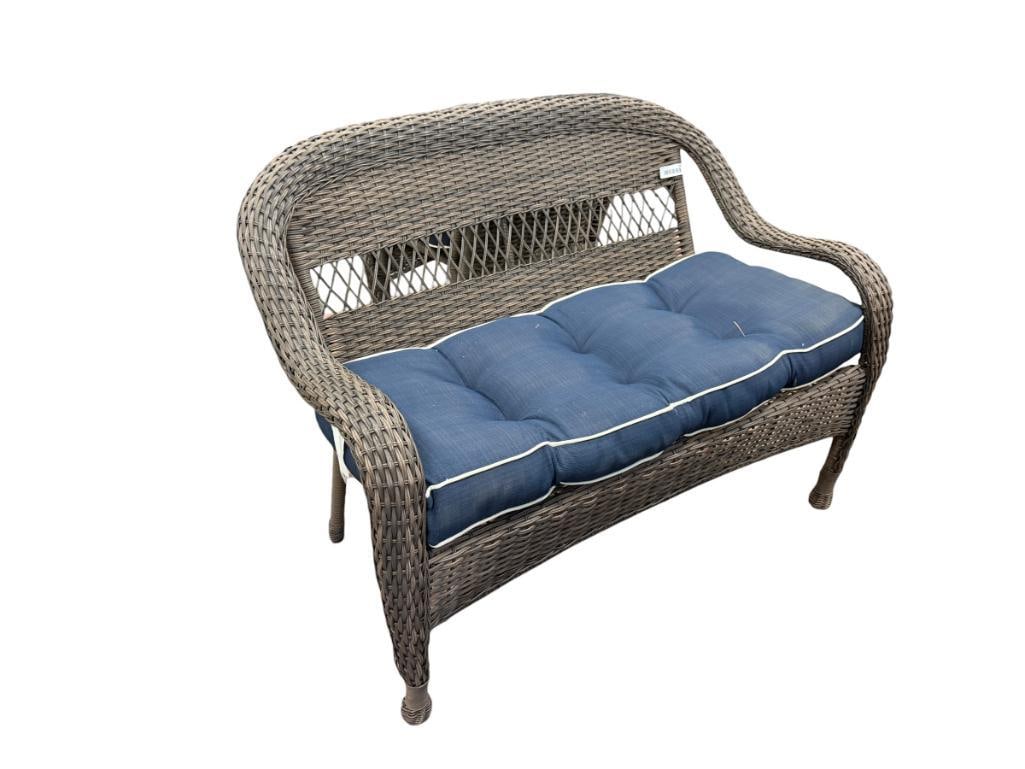 HAMPTON BAY BROWN VINYL WICKER OUTDOOR PATIO / GARDEN BENCH WITH CUSHION: IN GOOD CONDITION 46" L