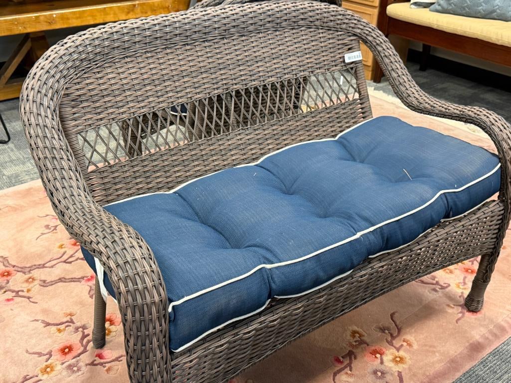 HAMPTON BAY BROWN VINYL WICKER OUTDOOR PATIO / GARDEN BENCH WITH CUSHION - 2