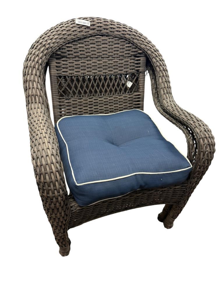 PAIR OF HAMPTON BAY BROWN VINYL WICKER OUTDOOR PATIO / YARD CHAIR: INCLUDES ONE CUSHION, NO HEAVY WEAR