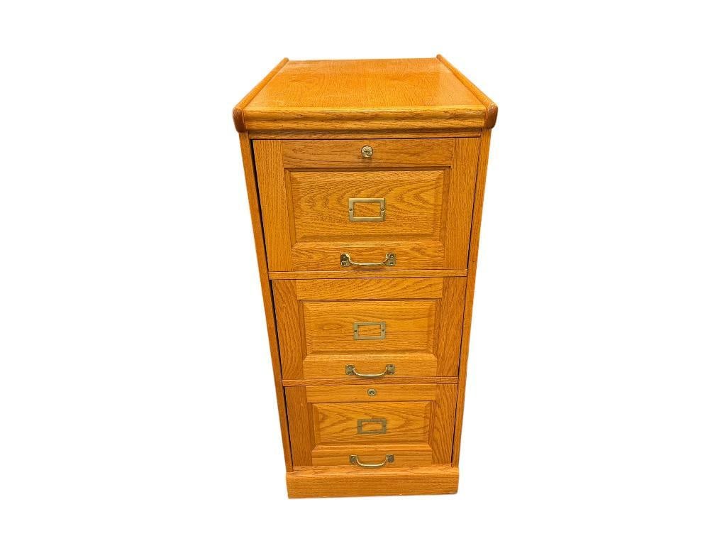 HONEY OAK FINISH THREE DRAWER LEGAL SIZE FILLING CABINET WITH KEYS: IN GOOD CONDITION 18" X 28" X 41"