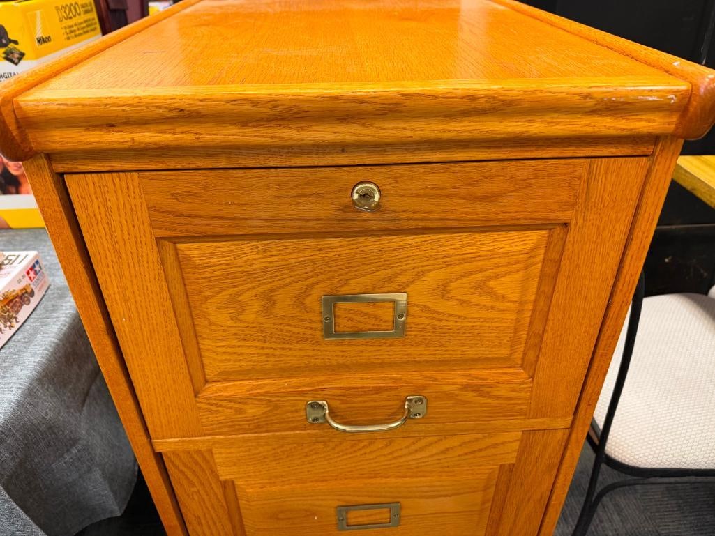 HONEY OAK FINISH THREE DRAWER LEGAL SIZE FILLING CABINET WITH KEYS - 7