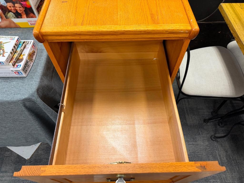 HONEY OAK FINISH THREE DRAWER LEGAL SIZE FILLING CABINET WITH KEYS - 9