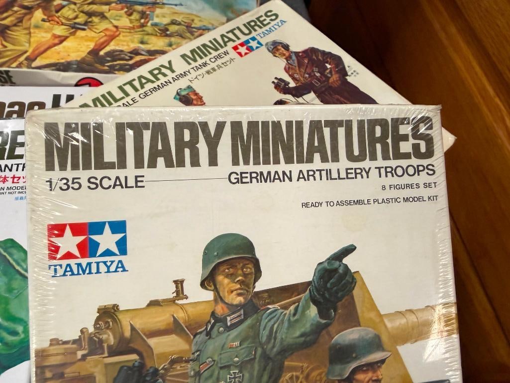 TAMIYA AND AIRFIX 1/32 AND 1/35 SCALE PLASTIC KIT MODEL FIGURES / TROOPS / CREW MEMBERS - 11
