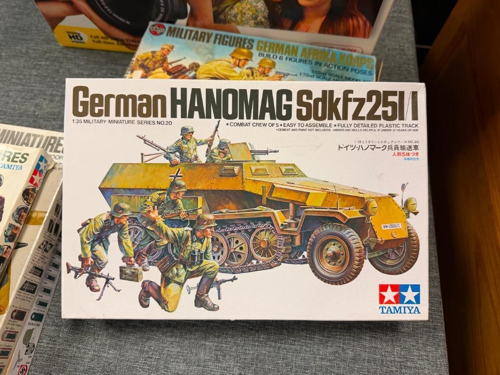 TAMIYA AND AIRFIX 1/32 AND 1/35 SCALE PLASTIC KIT MODEL FIGURES / TROOPS / CREW MEMBERS - 6