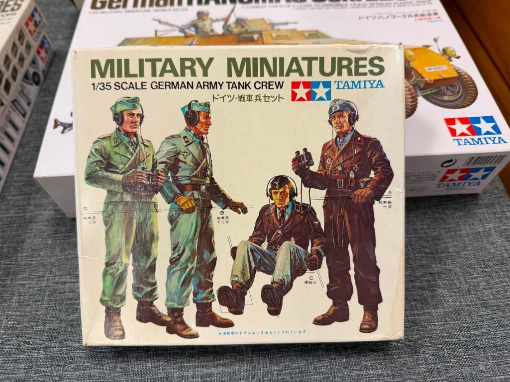 TAMIYA AND AIRFIX 1/32 AND 1/35 SCALE PLASTIC KIT MODEL FIGURES / TROOPS / CREW MEMBERS - 9