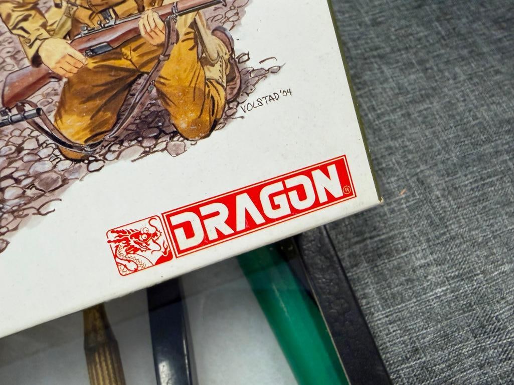 SEVEN TAMIYA, REVELL, DRAGON 1/35 PLASTIC KIT MODEL FIGURES, VEHICLE, AND ACCESSROIES - 15