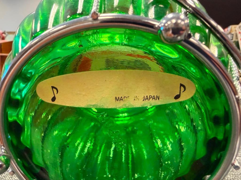 1970'S VINTAGE EMERALD GREEN GLASS MUSICAL CANDY JAR WITH RIBBED DESIGN MADE IN JAPAN - 7