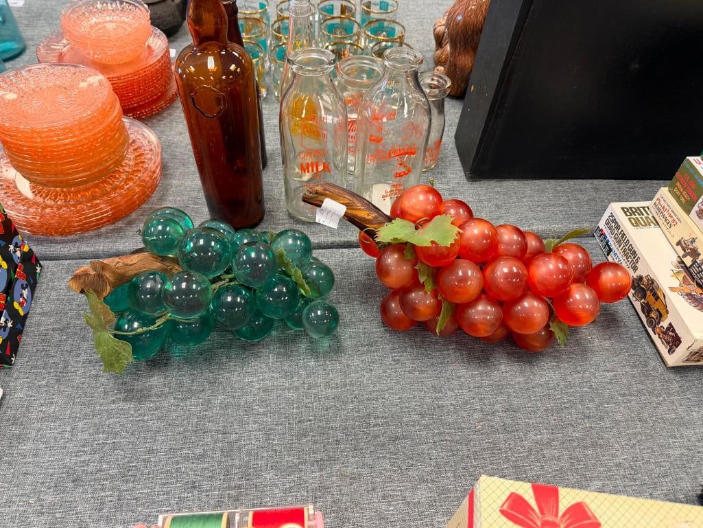 MID-CENTURY ACRYLIC GRAPEVINES IN METALLIC RED AND AQUA COLOR - 2