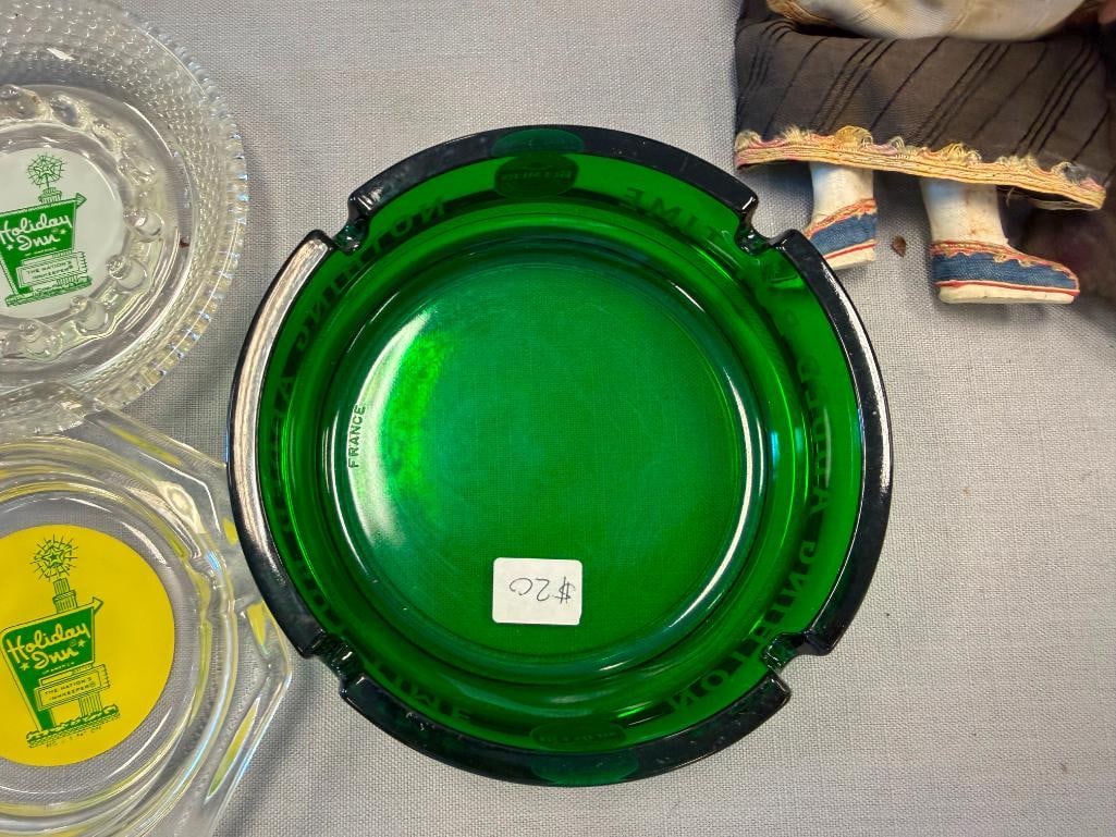 15 ASSORTED GLASS AND CERAMIC ASHTRAYS BULMERS CIDERS, HOLIDAY INN, MULCREVYS, THE WAVE, BRAUERI - 9