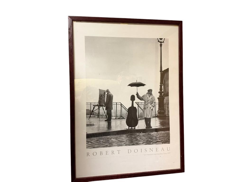 ROBERT DOISNEAU " UN MUSICIEN SONS LA PLUIE PARIS 1957 " PRINT: MUSICIAN IN THE RAIN, 1957 PHOTOGRAPH IMAGE BY ROBERT DOISNEAU, FRAMED 21" X 29" FRAME