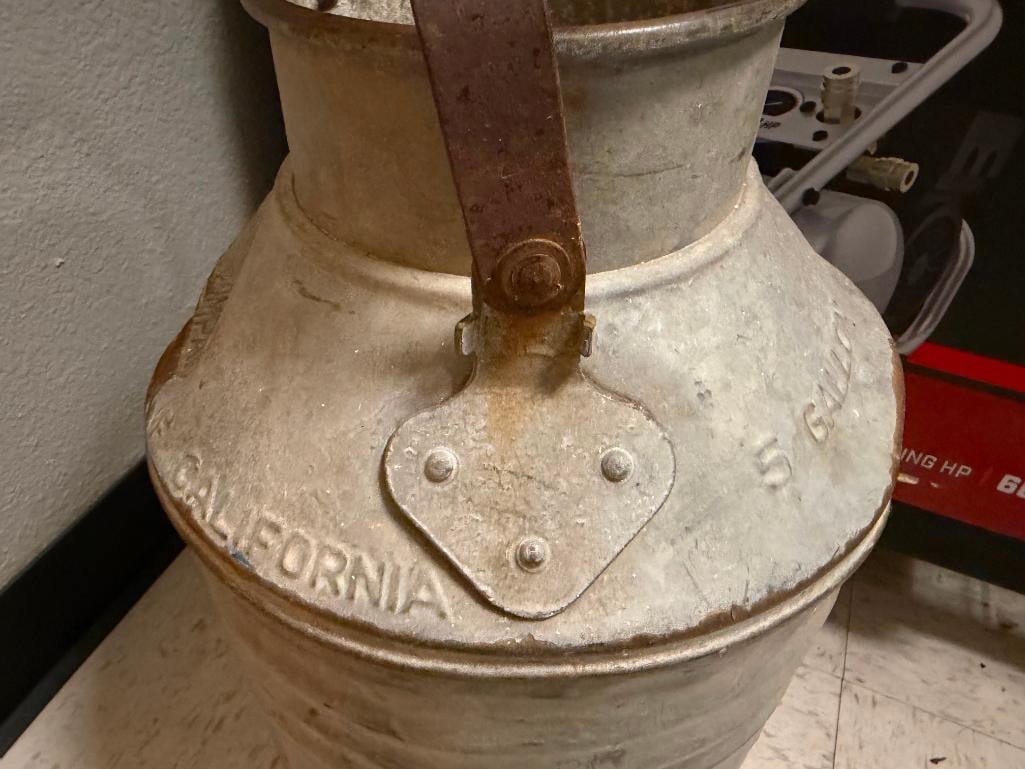 VINTAGE STANDARD OIL OF CALIFORNIA GALVANIZED METAL 5 GALLON OIL CAN - 10