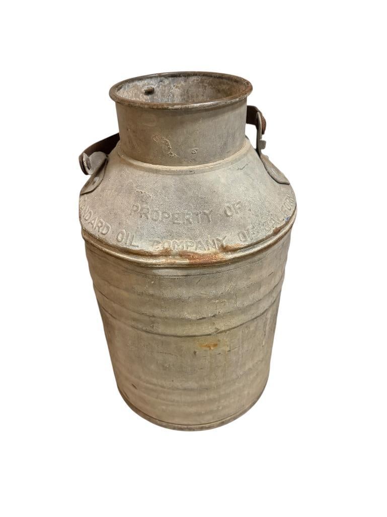 VINTAGE STANDARD OIL OF CALIFORNIA GALVANIZED METAL 5 GALLON OIL CAN (1 of 11)