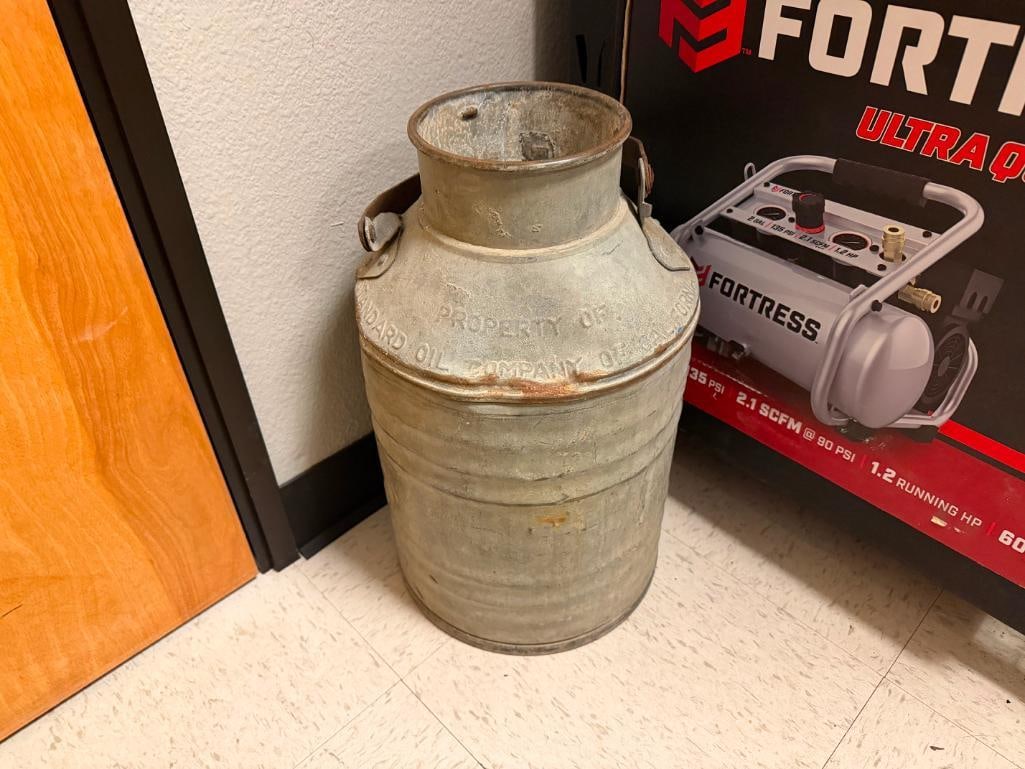 VINTAGE STANDARD OIL OF CALIFORNIA GALVANIZED METAL 5 GALLON OIL CAN - 2