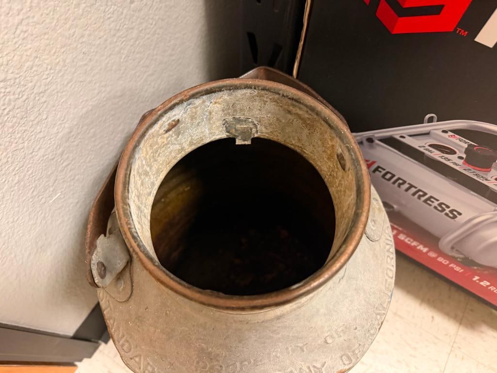 VINTAGE STANDARD OIL OF CALIFORNIA GALVANIZED METAL 5 GALLON OIL CAN - 4