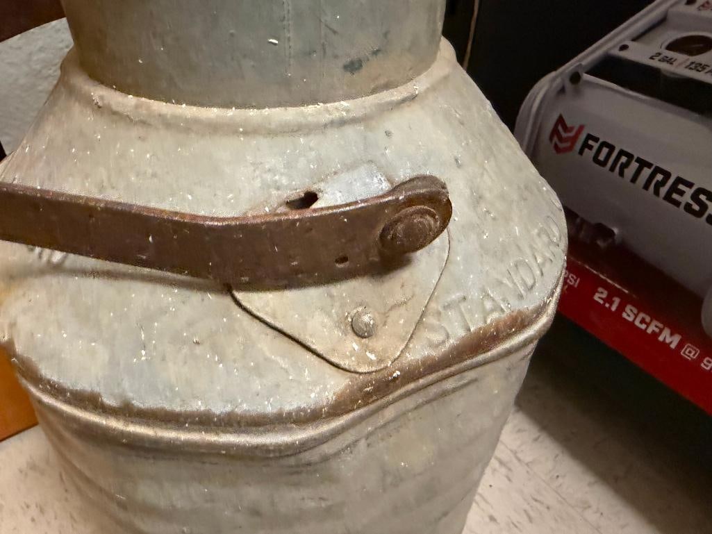 VINTAGE STANDARD OIL OF CALIFORNIA GALVANIZED METAL 5 GALLON OIL CAN - 6