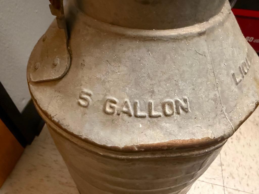 VINTAGE STANDARD OIL OF CALIFORNIA GALVANIZED METAL 5 GALLON OIL CAN - 8