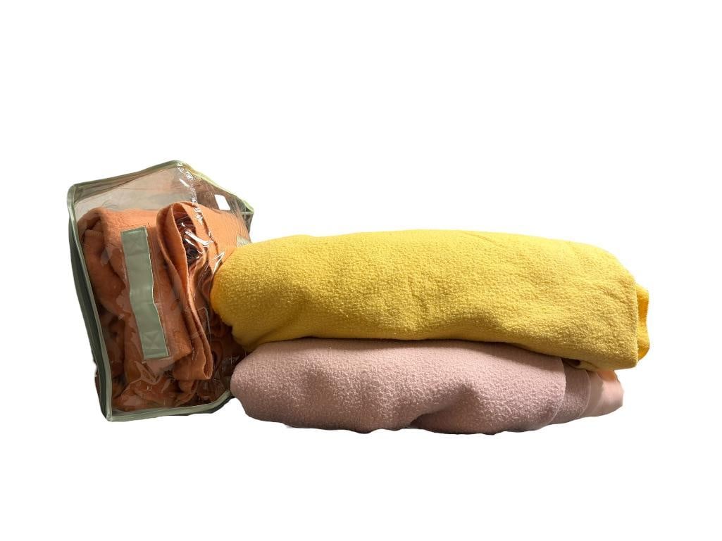 THREE VARIOUS COLORED WOOL BLANKETS (1 of 7)