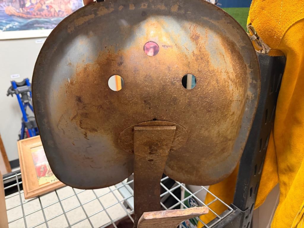 ANTIQUE RUSTED METAL TRACTOR SEAT AND METAL SPRING MOUNT - 7