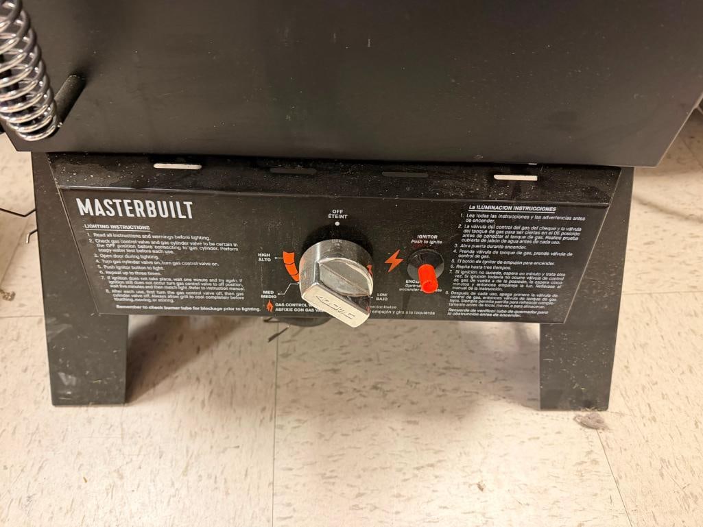 MASTERBUILT PRO SERIES PROPANE SMOKER - 11