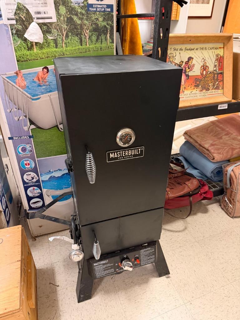 MASTERBUILT PRO SERIES PROPANE SMOKER - 5