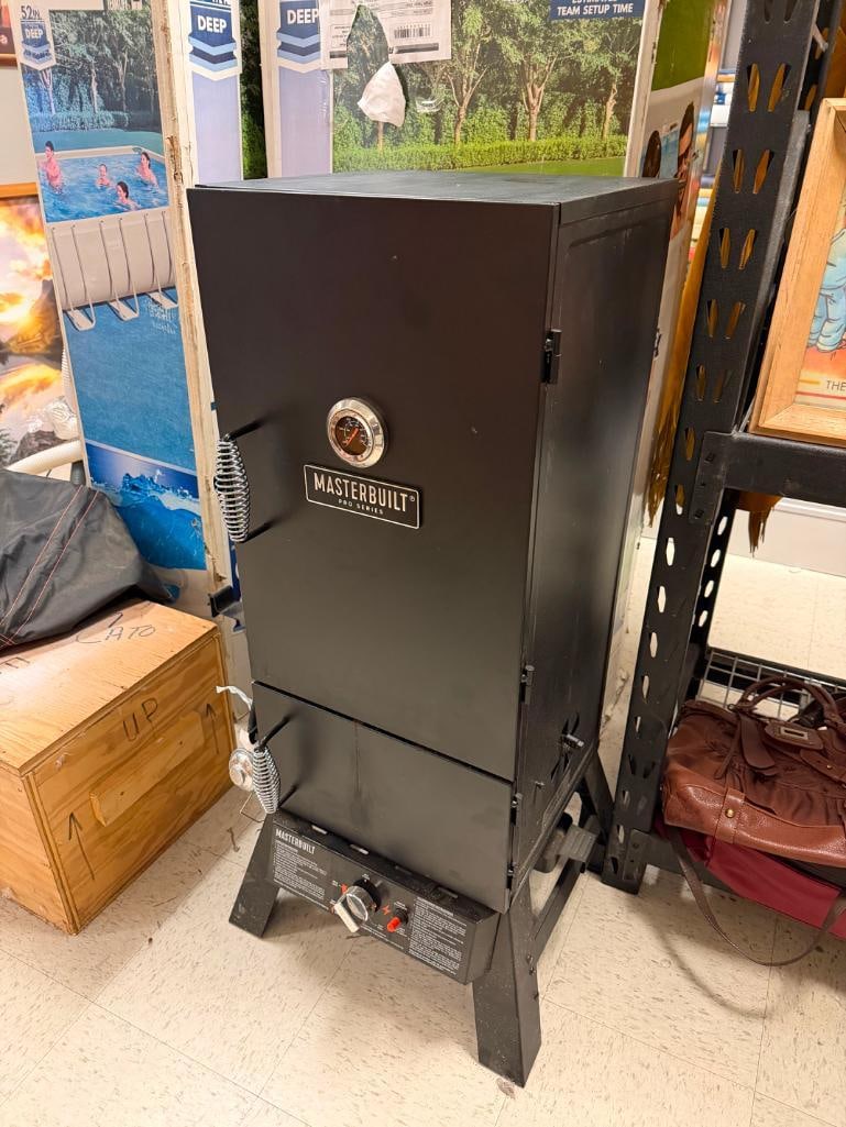 MASTERBUILT PRO SERIES PROPANE SMOKER - 6
