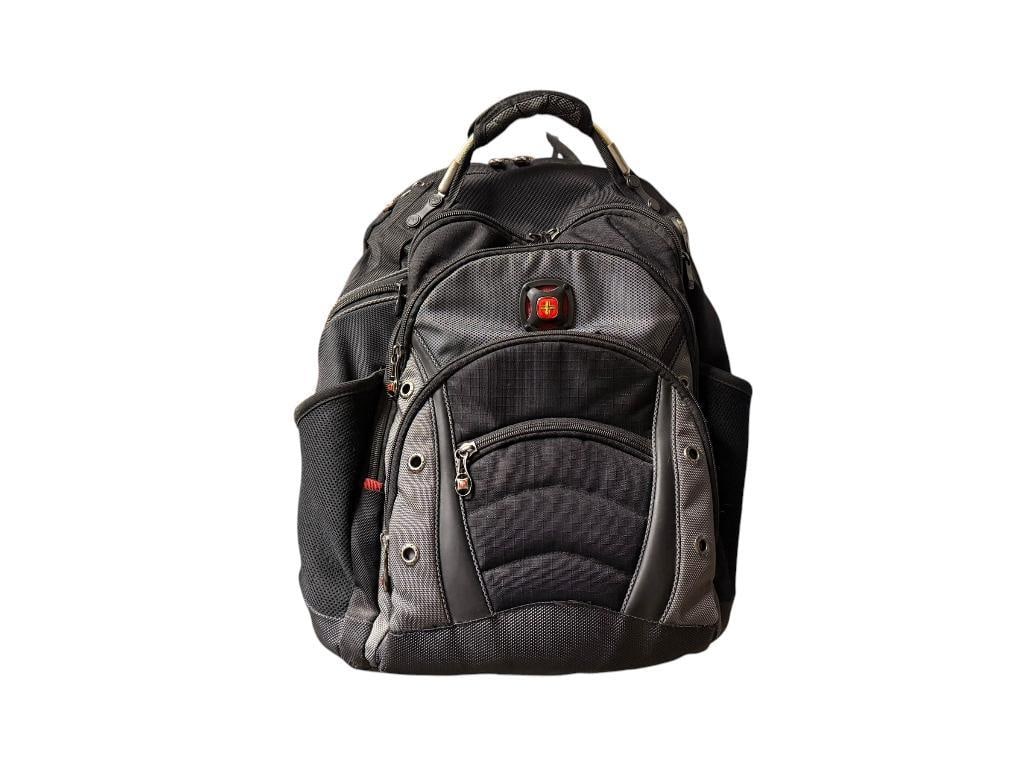 WENGER SWISS GEAR SYNERGY LAPTOP BACKPACK: IN GOOD CONDITION, SEVERAL COMPARTMENTS 14" X 9" X 18" 