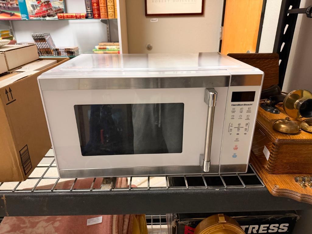 HAMILTON BEACH 1000 WATTS COUNTERTOP MICROWAVE - 2