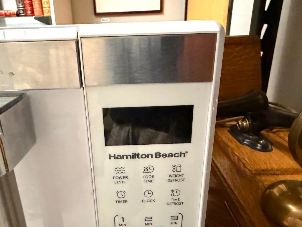 HAMILTON BEACH 1000 WATTS COUNTERTOP MICROWAVE - 3