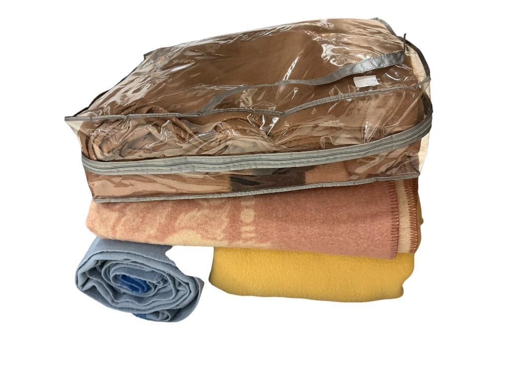 FOUR VARIOUS COLORED WOOL BLANKETS (1 of 9)